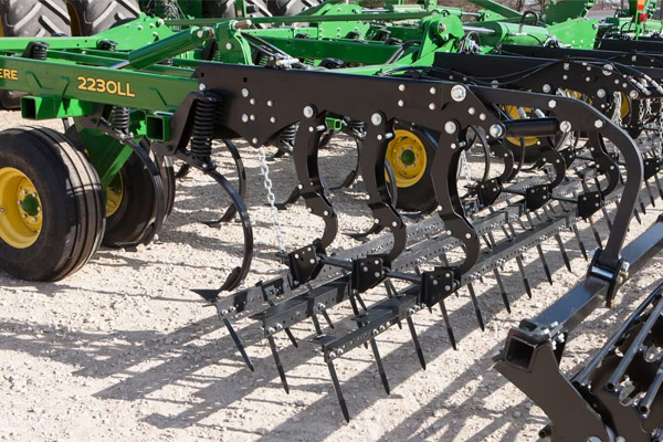 2230LL Level-Lift™ Field Cultivator